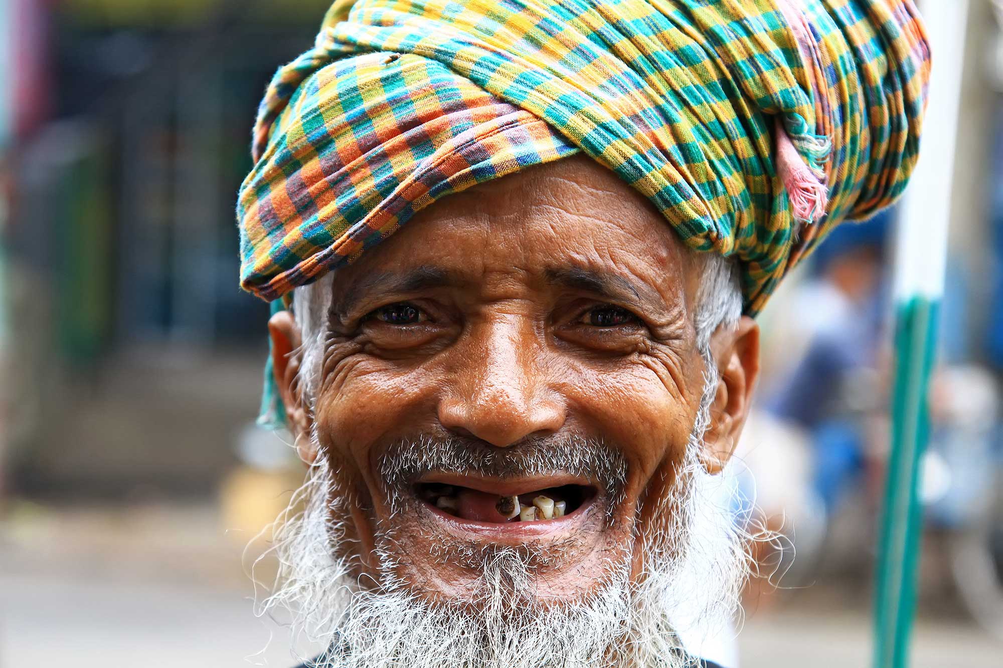 portrait-smiling-man-with-no-teeth-kolkata-india.
